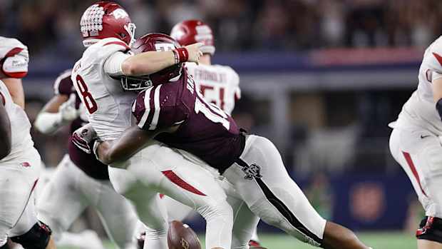 daeshon-hall-austin-allen-texas-am-aggies-arkansas-razorbacks-football.jpg